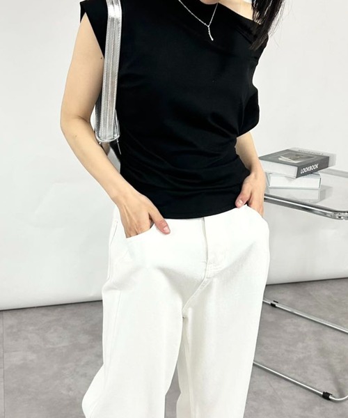 mebole(メボレ)の「オフショルダールーズトップス(Tシャツ/カットソー・レディース・ブラック/ホワイト/ブラウン/グリーン/グレー・FREE)」の22枚目の写真