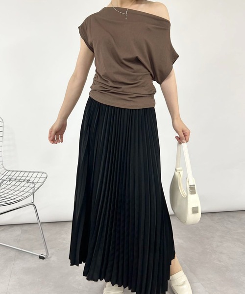 mebole(メボレ)の「オフショルダールーズトップス(Tシャツ/カットソー・レディース・ブラック/ホワイト/ブラウン/グリーン/グレー・FREE)」の9枚目の写真