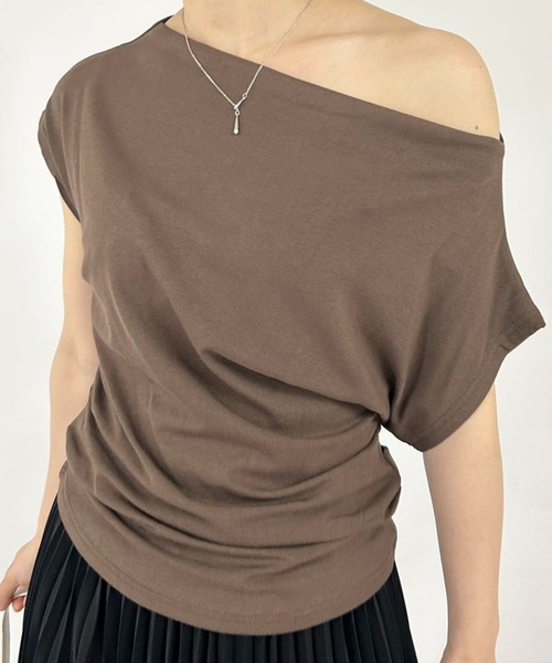 mebole(メボレ)の「オフショルダールーズトップス(Tシャツ/カットソー・レディース・ブラック/ホワイト/ブラウン/グリーン/グレー・FREE)」の6枚目の写真