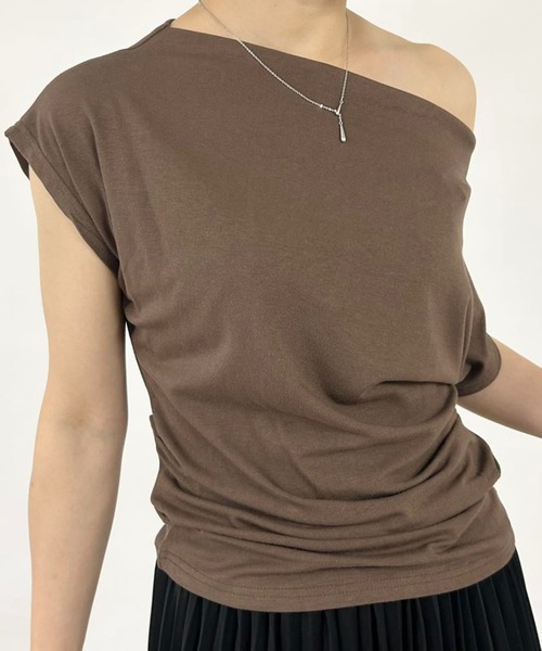 mebole(メボレ)の「オフショルダールーズトップス(Tシャツ/カットソー・レディース・ブラック/ホワイト/ブラウン/グリーン/グレー・FREE)」の7枚目の写真