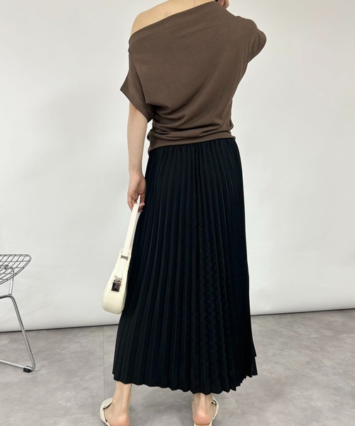 mebole(メボレ)の「オフショルダールーズトップス(Tシャツ/カットソー・レディース・ブラック/ホワイト/ブラウン/グリーン/グレー・FREE)」の15枚目の写真