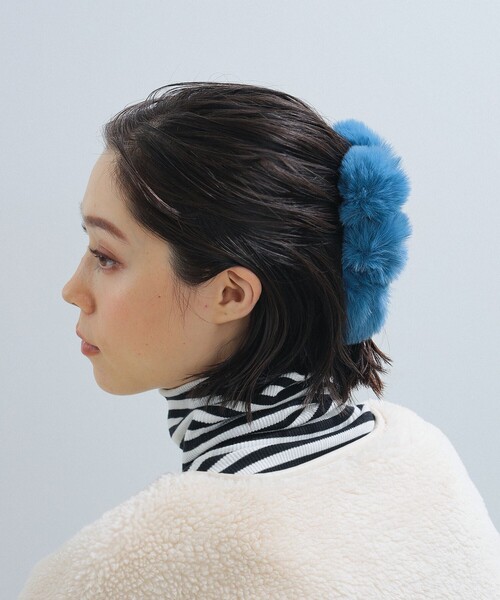 Ray BEAMS(レイビームス)の「bLicensceLL × Ray BEAMS / 別注 フェイクファー ヘアクリップ(バレッタ/ヘアクリップ・レディース・サックスブルー/オフホワイト・ONE SIZE)」の1枚目の写真