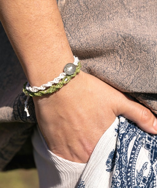 チャイハネ（チャイハネ）の「【チャイハネ】ヘンプコードMEN'Sコンチョブレスレット（ブレスレット・メンズ・ブラック/マルチ/グリーン・FREE）」の2枚目の写真