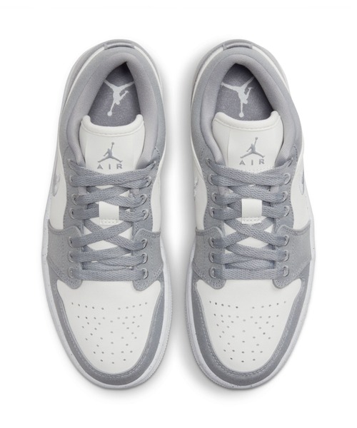 NIKE（ナイキ）の「【NIKE】AIR JORDAN 1 LOW（スニーカー・レディース・ライトグレー・22.5cm/23cm/23.5cm/24cm/24.5cm/25cm）」の7枚目の写真