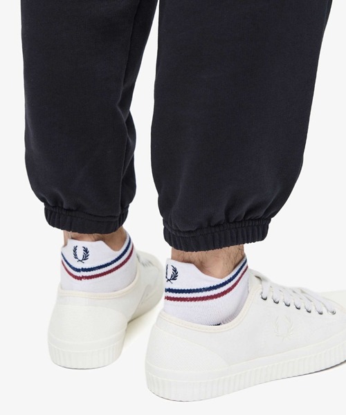 FRED PERRY（フレッドペリー）の「Tipped Rib Ankle Socks／ティップラインリブアンクルソックス（ソックス/靴下・レディース・ブラック/ダークグリーン/ネイビー/ホワイト/ブラック系その他/グリーン/ブルー/オリーブ/ネイビー系/ブラック系その他2/ベージュ/グリーン系その他/ブルー系その他・25/27/23-25/25-27）」の2枚目の写真