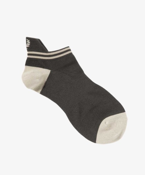 FRED PERRY（フレッドペリー）の「Tipped Rib Ankle Socks／ティップラインリブアンクルソックス（ソックス/靴下・レディース・ブラック/ダークグリーン/ネイビー/ホワイト/ブラック系その他/グリーン/ブルー/オリーブ/ネイビー系/ブラック系その他2/ベージュ/グリーン系その他/ブルー系その他・25/27/23-25/25-27）」の8枚目の写真
