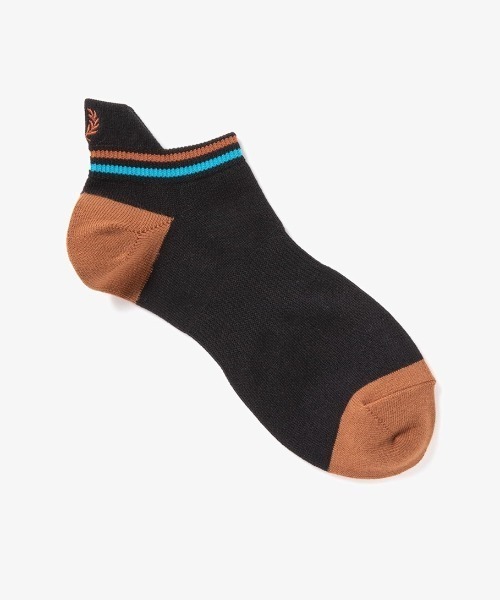 FRED PERRY（フレッドペリー）の「Tipped Rib Ankle Socks／ティップラインリブアンクルソックス（ソックス/靴下・レディース・ブラック/ダークグリーン/ネイビー/ホワイト/ブラック系その他/グリーン/ブルー/オリーブ/ネイビー系/ブラック系その他2/ベージュ/グリーン系その他/ブルー系その他・25/27/23-25/25-27）」の3枚目の写真