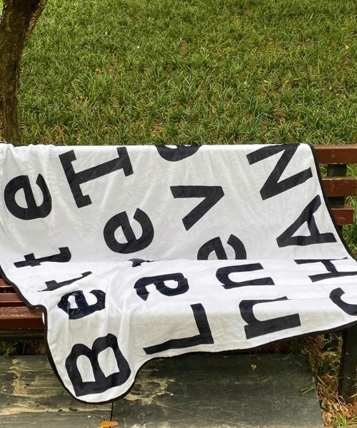 Made in I（メイドインアイ）の「コラージュグラフィックブランケット（ブランケット・レディース・A/C/B・FREE）」の5枚目の写真