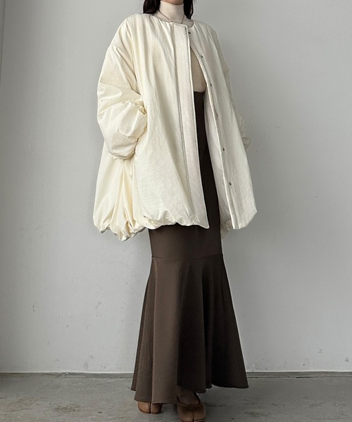 Louere（ルエレ）の「中綿ノーカラーバルーンコート（ノーカラーコート・レディース・ブラウン/アイボリー/ブラック・MEDIUM/SMALL/X-LARGE/LARGE）」の11枚目の写真