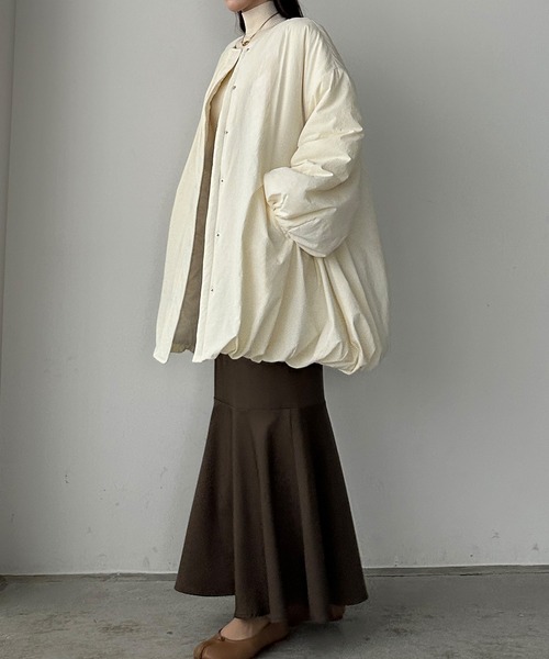 Louere（ルエレ）の「中綿ノーカラーバルーンコート（ノーカラーコート・レディース・ブラウン/アイボリー/ブラック・MEDIUM/SMALL/X-LARGE/LARGE）」の12枚目の写真
