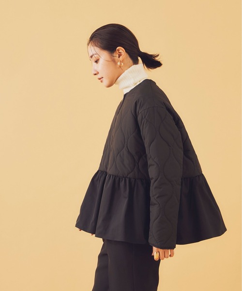 Shelly island（シェリーアイランド）の「キルトペプラムコート（ノーカラーコート・レディース・ブラック・M）」の2枚目の写真