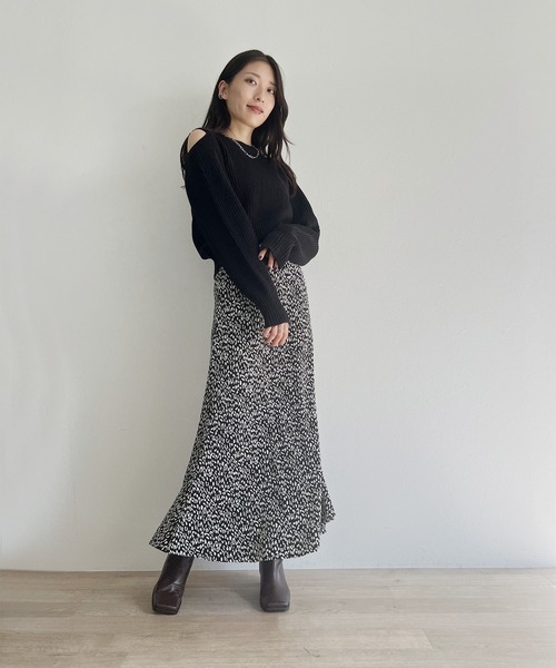 ISOOK(アイスー)の「【ISOOK / アイスー】ショルダーカットアウトニットトップス / 肩開きニット 肩出し オープンショルダー ゆる ZOZOTOWN限定(ニット/セーター・レディース・アイボリー/ブラック・FREE)」の13枚目の写真