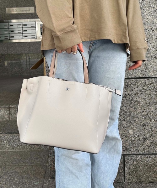 Legato Largo(レガートラルゴ)の「Legato Largo / かるいかばんPU 2WAYトート / LH-P0002Z(トートバッグ・レディース・ベージュ/アイボリー/ブラック/オリーブ/キャメル/ベージュ系その他/ラベンダー/イエロー/ライトブルー・ONESIZE)」の5枚目の写真