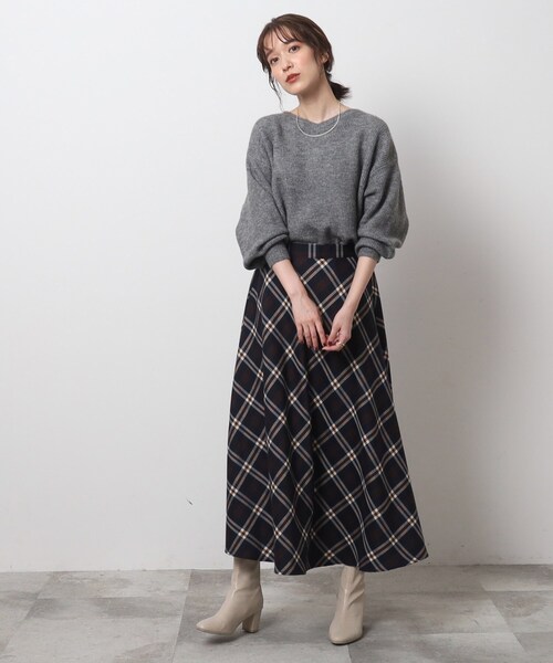 DRESKIP（ドレスキップ）の「◆【体型カバー】ふわふわ素材が女性らしいVネックニット（ニット/セーター・レディース・ダークグレー/イエロー系その他/ピンク系/グリーン/ブルー系その他/ライトベージュ・02/03/04）」の7枚目の写真