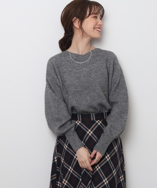 DRESKIP（ドレスキップ）の「◆【体型カバー】ふわふわ素材が女性らしいVネックニット（ニット/セーター・レディース・ダークグレー/イエロー系その他/ピンク系/グリーン/ブルー系その他/ライトベージュ・02/03/04）」の9枚目の写真