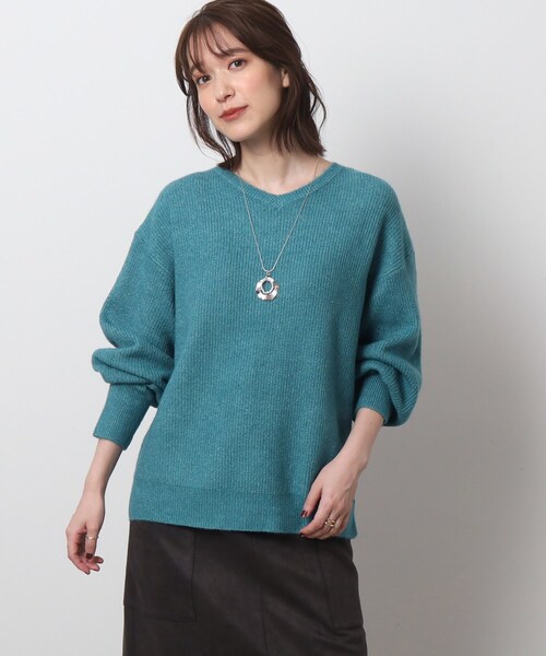 DRESKIP（ドレスキップ）の「◆【体型カバー】ふわふわ素材が女性らしいVネックニット（ニット/セーター・レディース・ダークグレー/イエロー系その他/ピンク系/グリーン/ブルー系その他/ライトベージュ・02/03/04）」の11枚目の写真