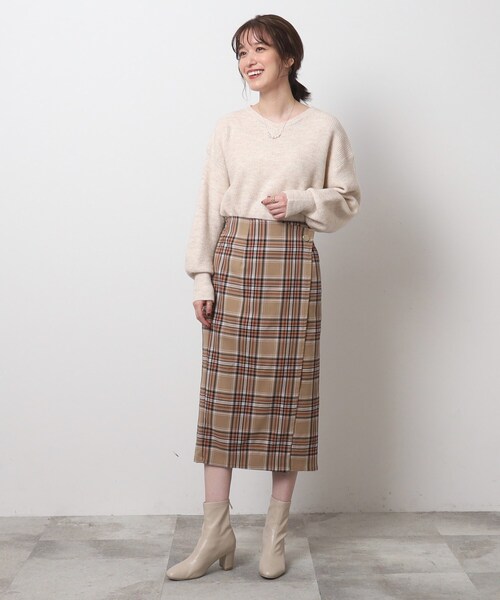 DRESKIP（ドレスキップ）の「◆【体型カバー】ふわふわ素材が女性らしいVネックニット（ニット/セーター・レディース・ダークグレー/イエロー系その他/ピンク系/グリーン/ブルー系その他/ライトベージュ・02/03/04）」の22枚目の写真