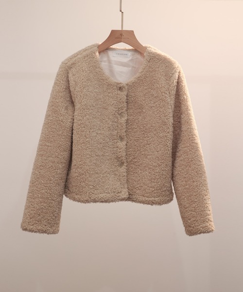 SAISON DE PAPILLON（セゾンドパピヨン）の「モコモコショート丈ボア生地コート（ノーカラージャケット・レディース・ブラック/ベージュ/ブラウン・M/L）」の4枚目の写真