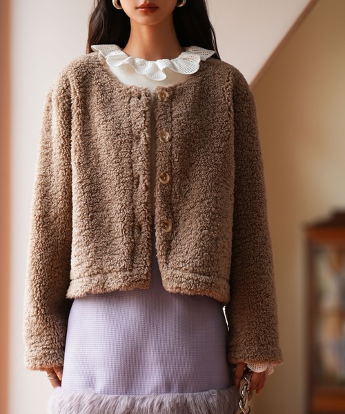 SAISON DE PAPILLON（セゾンドパピヨン）の「モコモコショート丈ボア生地コート（ノーカラージャケット・レディース・ブラック/ベージュ/ブラウン・M/L）」の18枚目の写真