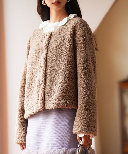 SAISON DE PAPILLON（セゾンドパピヨン）の「モコモコショート丈ボア生地コート（ノーカラージャケット・レディース・ブラック/ベージュ/ブラウン・M/L）」の19枚目の写真