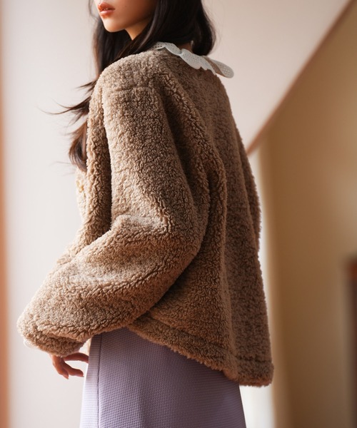 SAISON DE PAPILLON（セゾンドパピヨン）の「モコモコショート丈ボア生地コート（ノーカラージャケット・レディース・ブラック/ベージュ/ブラウン・M/L）」の20枚目の写真