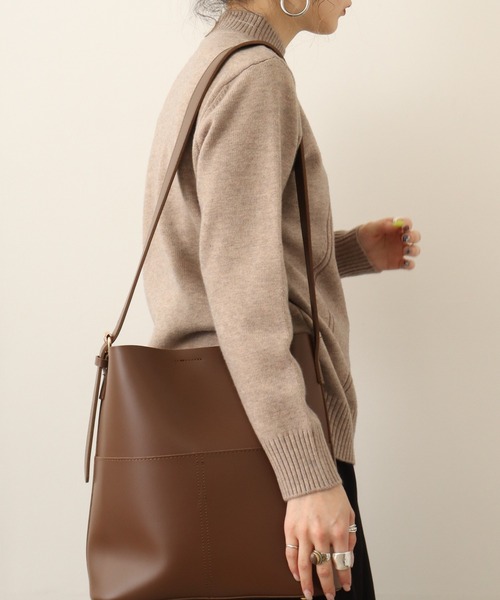 Chiaro（キアロ）の「chiaro ハイネックニット（ニット/セーター・レディース・ベージュ/カーキ/ブラック/レッド/オフホワイト・40）」の19枚目の写真