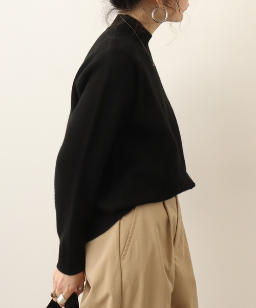 Chiaro（キアロ）の「chiaro ハイネックニット（ニット/セーター・レディース・ベージュ/カーキ/ブラック/レッド/オフホワイト・40）」の14枚目の写真