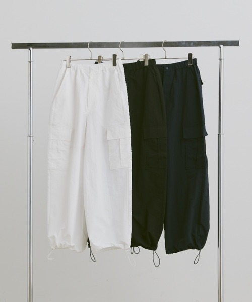 flaner（フラネ）の「Loose nylon cargo pants / ルーズナイロンカーゴパンツ（カーゴパンツ・レディース・ホワイト/ブラック/ネイビー・MEDIUM/SMALL/LARGE）」の5枚目の写真