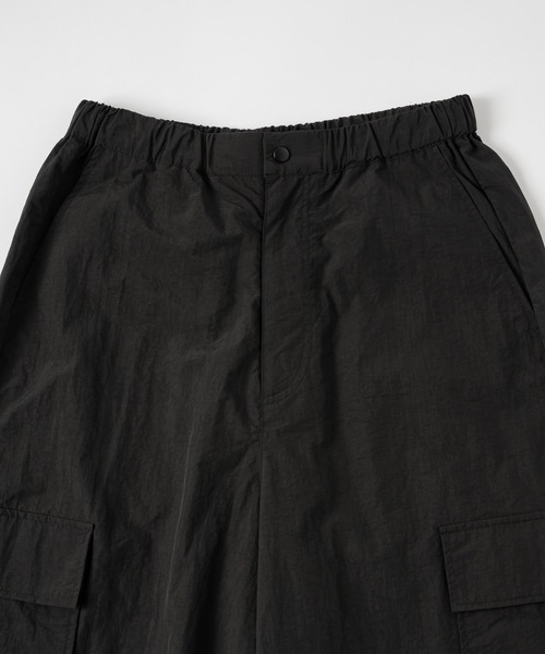flaner（フラネ）の「Loose nylon cargo pants / ルーズナイロンカーゴパンツ（カーゴパンツ・レディース・ホワイト/ブラック/ネイビー・MEDIUM/SMALL/LARGE）」の10枚目の写真