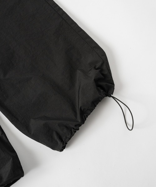 flaner（フラネ）の「Loose nylon cargo pants / ルーズナイロンカーゴパンツ（カーゴパンツ・レディース・ホワイト/ブラック/ネイビー・MEDIUM/SMALL/LARGE）」の13枚目の写真