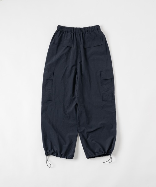 flaner（フラネ）の「Loose nylon cargo pants / ルーズナイロンカーゴパンツ（カーゴパンツ・レディース・ホワイト/ブラック/ネイビー・MEDIUM/SMALL/LARGE）」の18枚目の写真