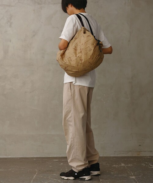 Shupatto(シュパット)の「Shupatto / パッカブル バッグ 27L(エコバッグ/サブバッグ・メンズ・ライトブラウン/パープル系その他5/ブルー系その他4/ブラック/ホワイト・ONE SIZE)」の3枚目の写真