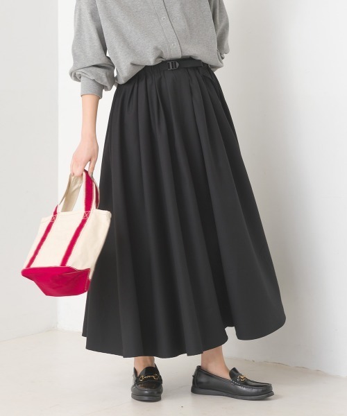 OMNES（オムネス）の「ウェビングベルトギャバタックスカート（スカート・レディース・チャコール/ベージュ/グレー/カーキ/ブラック/ライトグレー・FREE）」の2枚目の写真