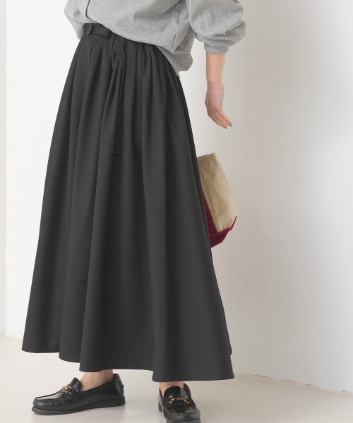 OMNES（オムネス）の「ウェビングベルトギャバタックスカート（スカート・レディース・チャコール/ベージュ/グレー/カーキ/ブラック/ライトグレー・FREE）」の7枚目の写真