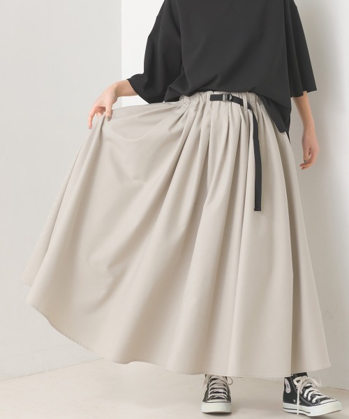 OMNES（オムネス）の「ウェビングベルトギャバタックスカート（スカート・レディース・チャコール/ベージュ/グレー/カーキ/ブラック/ライトグレー・FREE）」の12枚目の写真