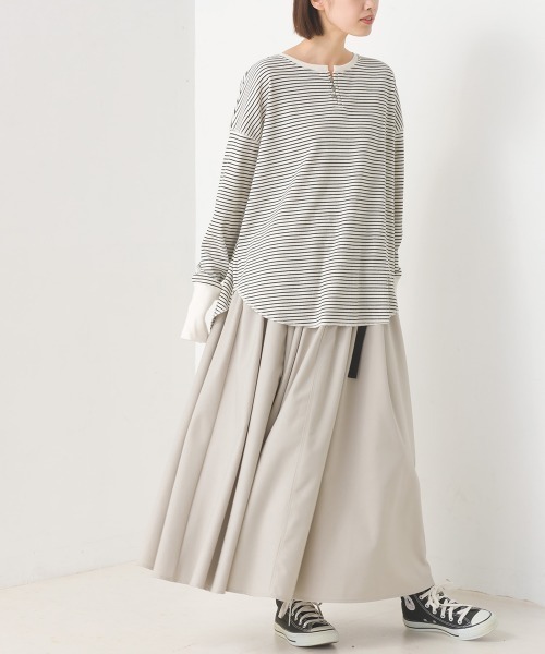 OMNES（オムネス）の「ウェビングベルトギャバタックスカート（スカート・レディース・チャコール/ベージュ/グレー/カーキ/ブラック/ライトグレー・FREE）」の15枚目の写真