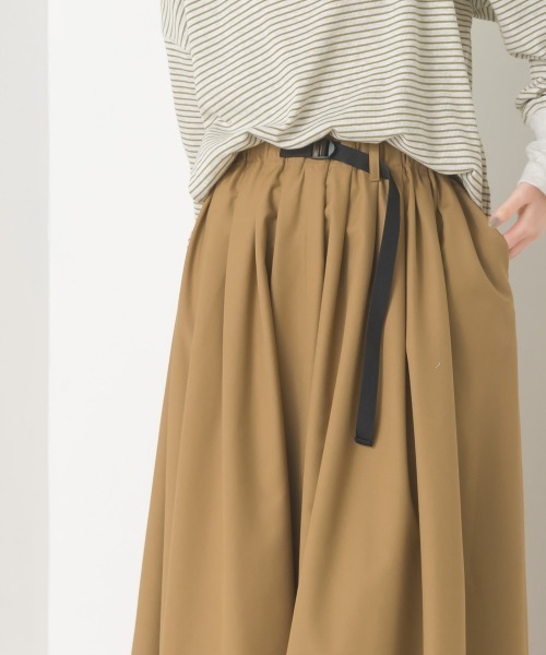 OMNES（オムネス）の「ウェビングベルトギャバタックスカート（スカート・レディース・チャコール/ベージュ/グレー/カーキ/ブラック/ライトグレー・FREE）」の21枚目の写真