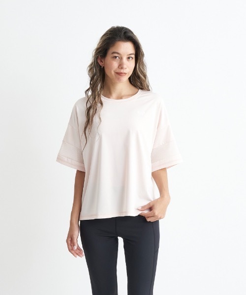 ROXY(ロキシー)の「SIMPLY CALM TEE/ロキシー速乾UVカット付きリラックスフィットドロップショルダーフィットカットソー(Tシャツ/カットソー・レディース・ピンク/ホワイト/グレー・LARGE/MEDIUM/SMALL)」の3枚目の写真