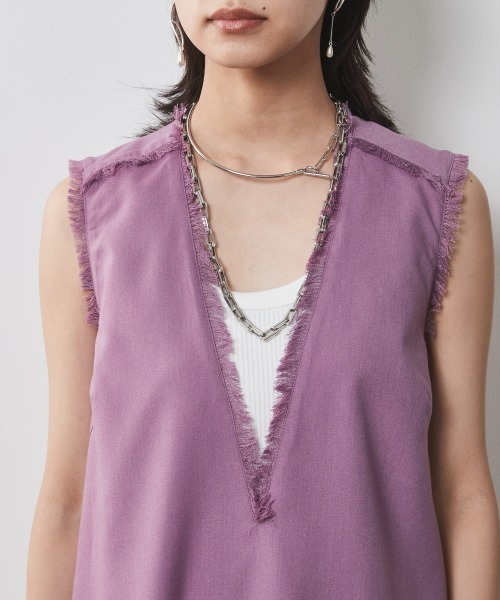 CHIC STYLE(シックスタイル)の「<大きいサイズ>深Vネックストレートロングワンピース シックスタイル(ワンピース・レディース・パープル系/ブラック・L/LL/3L/4L/5L)」の3枚目の写真