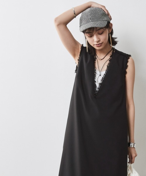 CHIC STYLE(シックスタイル)の「<大きいサイズ>深Vネックストレートロングワンピース シックスタイル(ワンピース・レディース・パープル系/ブラック・L/LL/3L/4L/5L)」の20枚目の写真