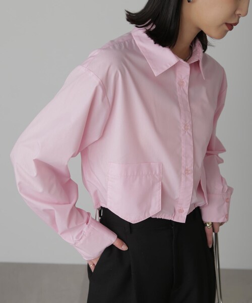 FREE'S MART(フリーズマート)の「◆裾ドロストショート丈シャツ(シャツ/ブラウス・レディース・ホワイト/ピンク/ブルー系その他・FREE)」の3枚目の写真