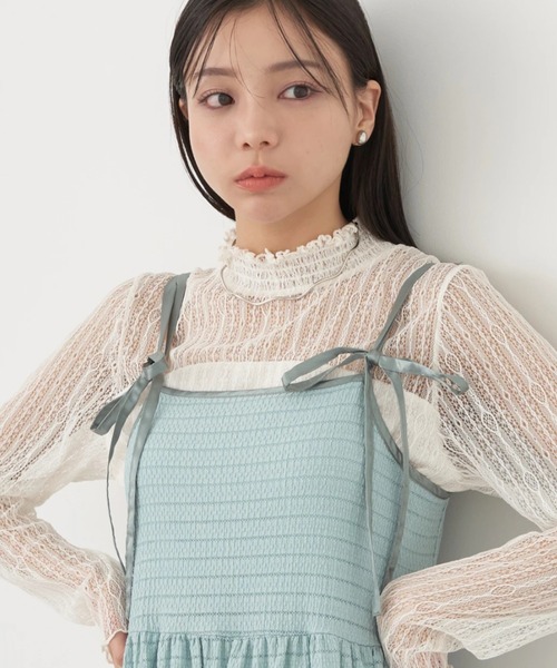 earth music&ecology(アースミュージックアンドエコロジー)の「レースドッキングプルオーバー(Tシャツ/カットソー・レディース・オフホワイト/ブラック/ライトグレー/ミント・S/M)」の2枚目の写真