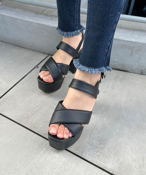 INGNI（イング）の「クロスパフィーサンダル（サンダル・レディース・ブラック・M/L）」の5枚目の写真