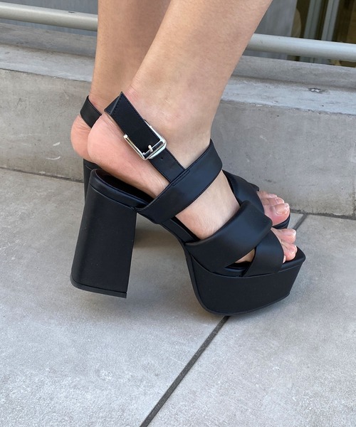 INGNI（イング）の「クロスパフィーサンダル（サンダル・レディース・ブラック・M/L）」の4枚目の写真