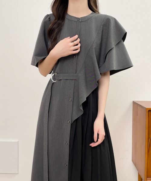ECLIN(エクラン)の「アシメフリル異素材プリーツ切替シャツワンピース(ワンピース・レディース・ブルー/チャコールグレー/ベージュ・L/M)」の2枚目の写真
