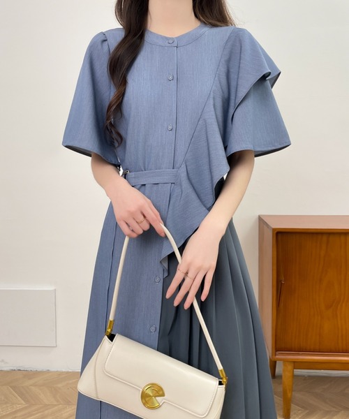 ECLIN(エクラン)の「アシメフリル異素材プリーツ切替シャツワンピース(ワンピース・レディース・ブルー/チャコールグレー/ベージュ・L/M)」の1枚目の写真