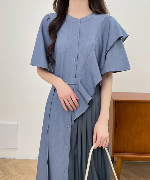 ECLIN(エクラン)の「アシメフリル異素材プリーツ切替シャツワンピース(ワンピース・レディース・ブルー/チャコールグレー/ベージュ・L/M)」の11枚目の写真