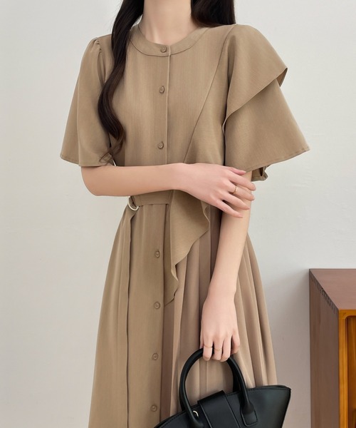 ECLIN(エクラン)の「アシメフリル異素材プリーツ切替シャツワンピース(ワンピース・レディース・ブルー/チャコールグレー/ベージュ・L/M)」の4枚目の写真