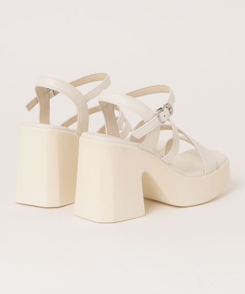 ORiental TRaffic（オリエンタルトラフィック）の「ナローストラップ厚底サンダル/41212（サンダル・レディース・ブラック/ホワイト/ブルー・M/LL/L/SS/S/3L）」の5枚目の写真