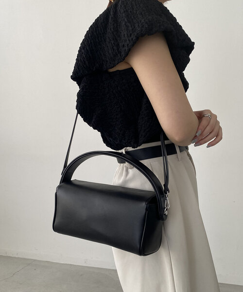 CAPRICIEUX LE'MAGE（カプリシューレマージュ）の「ワイドボックスバッグ（ショルダーバッグ・レディース・シルバー/ブラック/グレイッシュベージュ・FREE）」の16枚目の写真